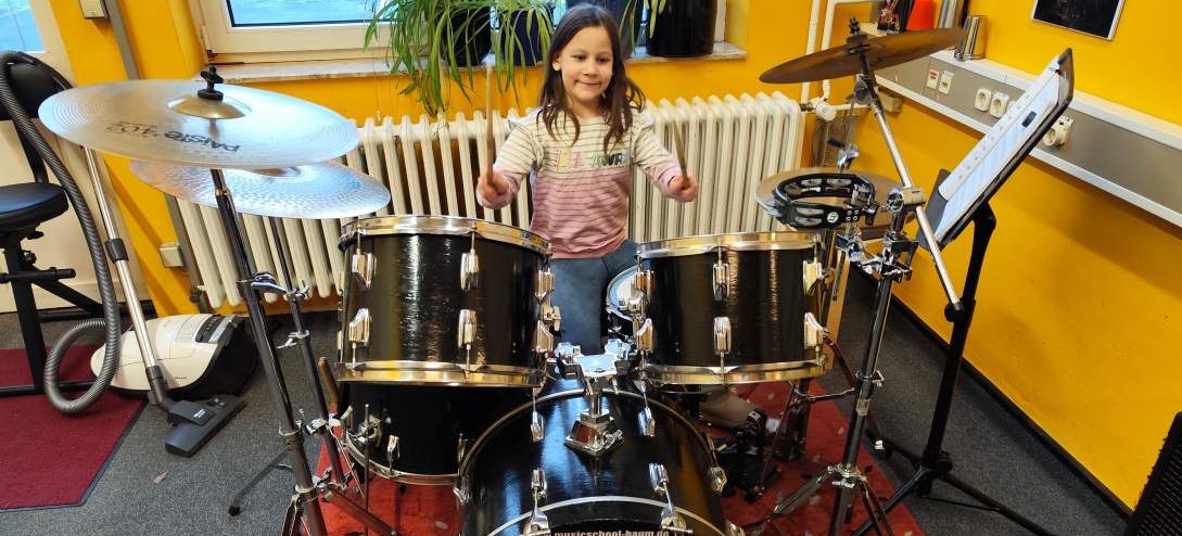 Neue Schüler*innen der MUSIC SCHOOL BAUM: Fotos + Videos